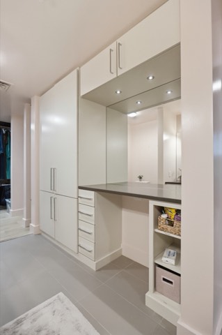 Built-in vanity, primary suite