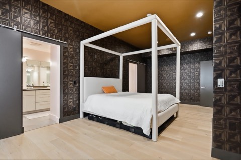 Primary suite